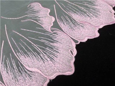 Blonde med broderi til hjemmetekstiler